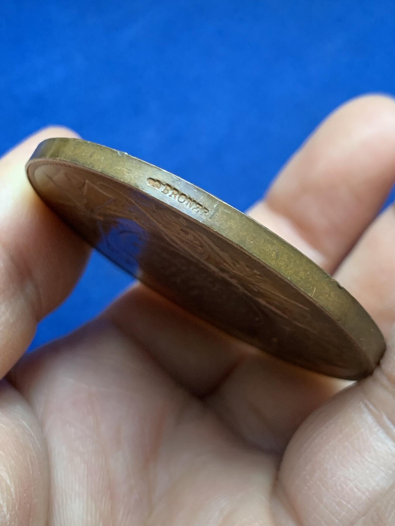 《竞宝斋》第452场 周日，周一 2场连拍 （全场包邮，欢迎送拍） 法国南希射击俱乐部镀金铜章 59.3克 50.5mm丰饶角铜标