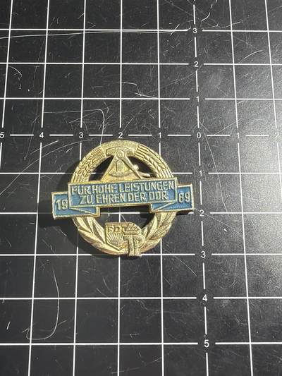 古冰库章牌勋赏收藏0起拍卖 - 东德青年联合会卓越功绩奖章