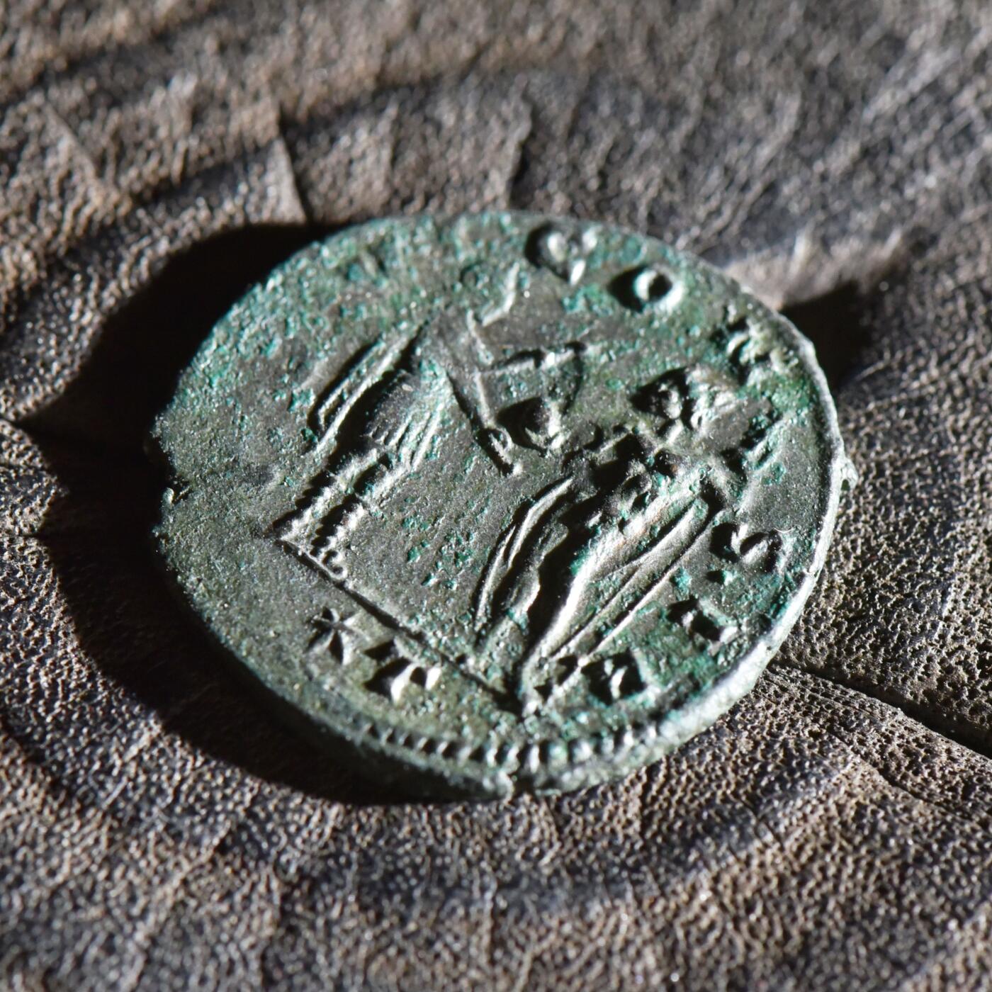 【良泉】第45期【直播场】1月15日晚19.30点开拍！ 208组，西方古代钱币、丝路古珠杂项专场 【未流通】【极美品！】公元272-274年【古罗马】世界光复者-奥勒良，“皇帝从朱庇特手中接过球”洗银币，3.56克