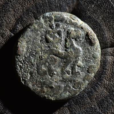 【良泉】第45期【直播场】1月15日晚19.30点开拍！ 208组，西方古代钱币、丝路古珠杂项专场 - 12.86克，公元前35-12年【古印度】印塞王朝，阿泽斯二世，狮子、瘤牛大铜币