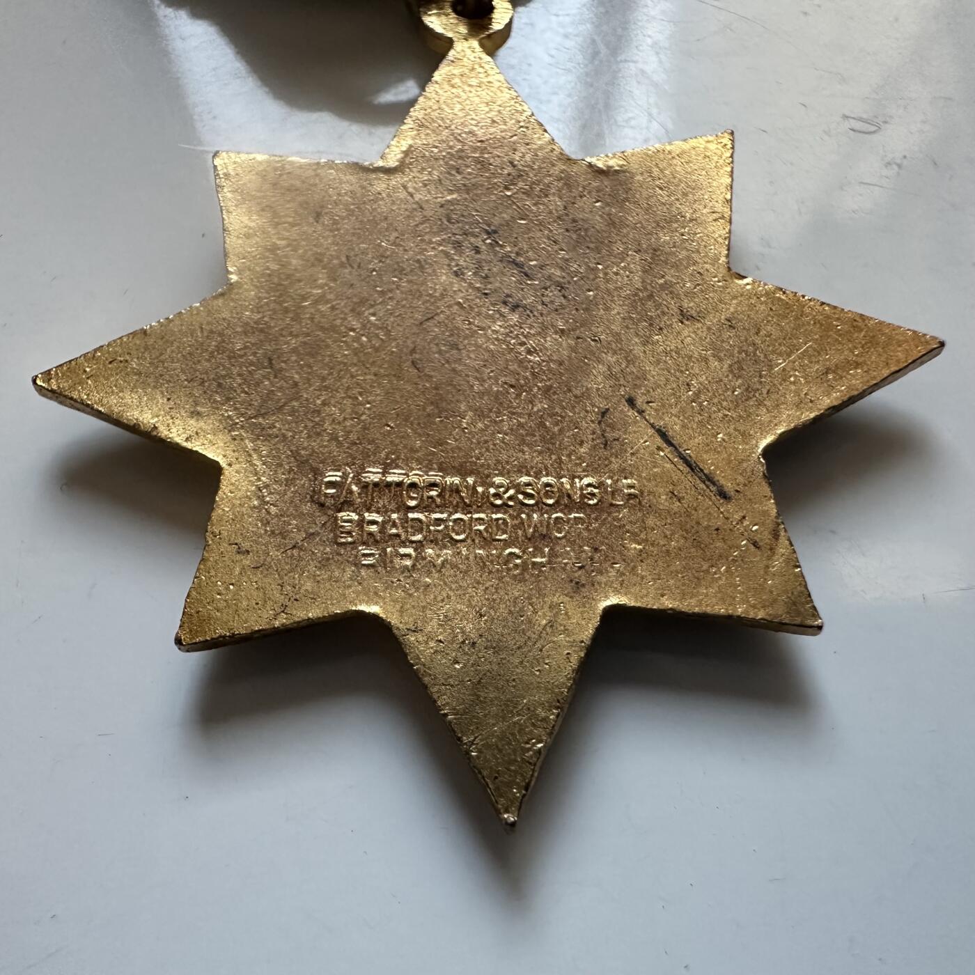 🌹外币初藏🌹🐯2025年第147场  每周二四六晚8️⃣点 接代拍 英国皇家事故预防协会1948-1960年颁发的10年安全驾驶竞赛奖章 黄铜配红珐琅