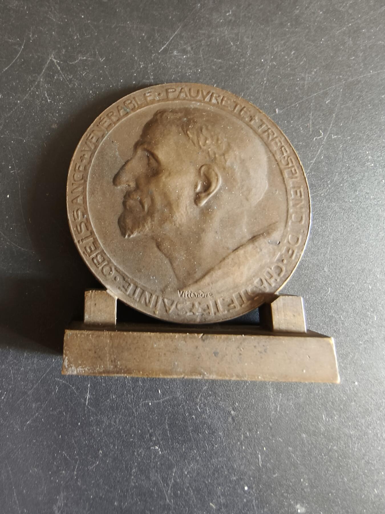 老王徽章第172期 法国圣方济各大铜章     尺寸49mm     重量79.4g