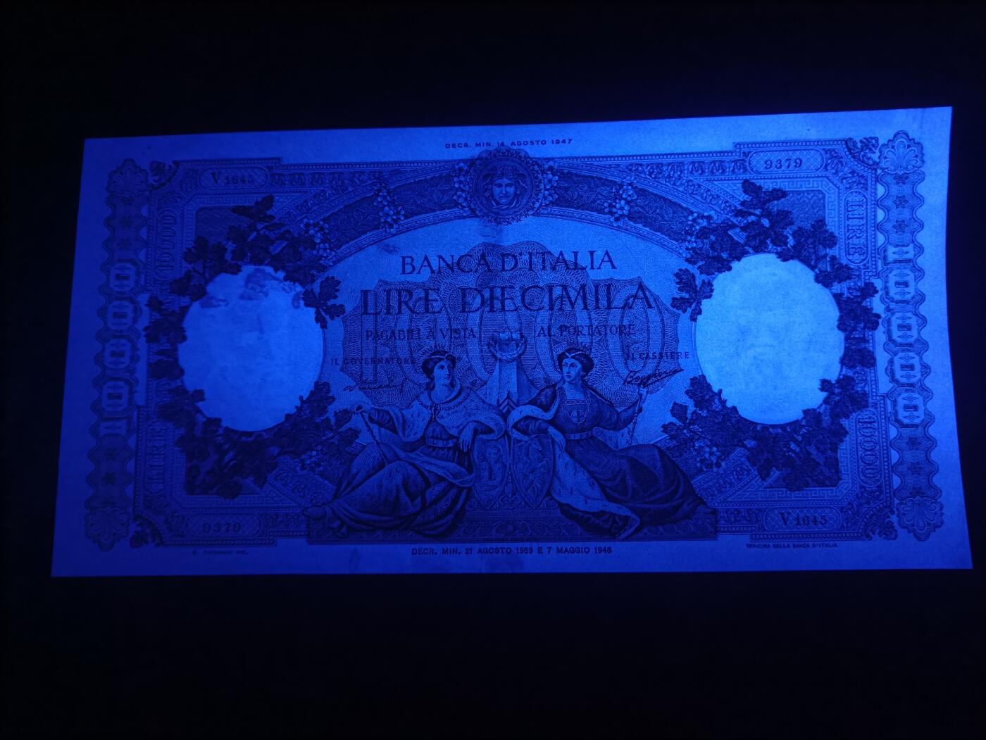 2026首期，总第211期 意大利1959年10000里拉AUNC，继承了二战纸币风格的超大票幅以及繁杂花纹，因票幅过大保存下来的好品相纸币甚是稀少，继承发展自法属纸币风格而又自成一脉，女神形象以及商人形象，此纸币在当年也不失为一笔巨款