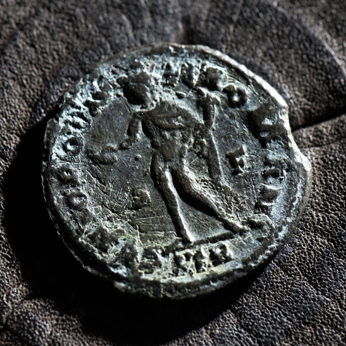 【良泉】第45期【直播场】1月15日晚19.30点开拍！ 208组，西方古代钱币、丝路古珠杂项专场 公元294年【古罗马】戴克里先“精力之神”洗银富力大铜币，特里尔造币厂，7.24克