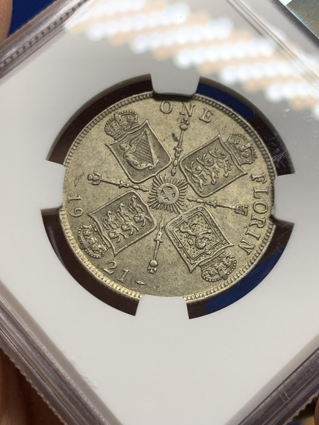 《竞宝斋》第452场 周日，周一 2场连拍 （全场包邮，欢迎送拍） NGC AU58 英国1921年乔治五世弗洛林银币，未流通淡包浆好品，乔五中期弱打非常严重，这枚状态不错。