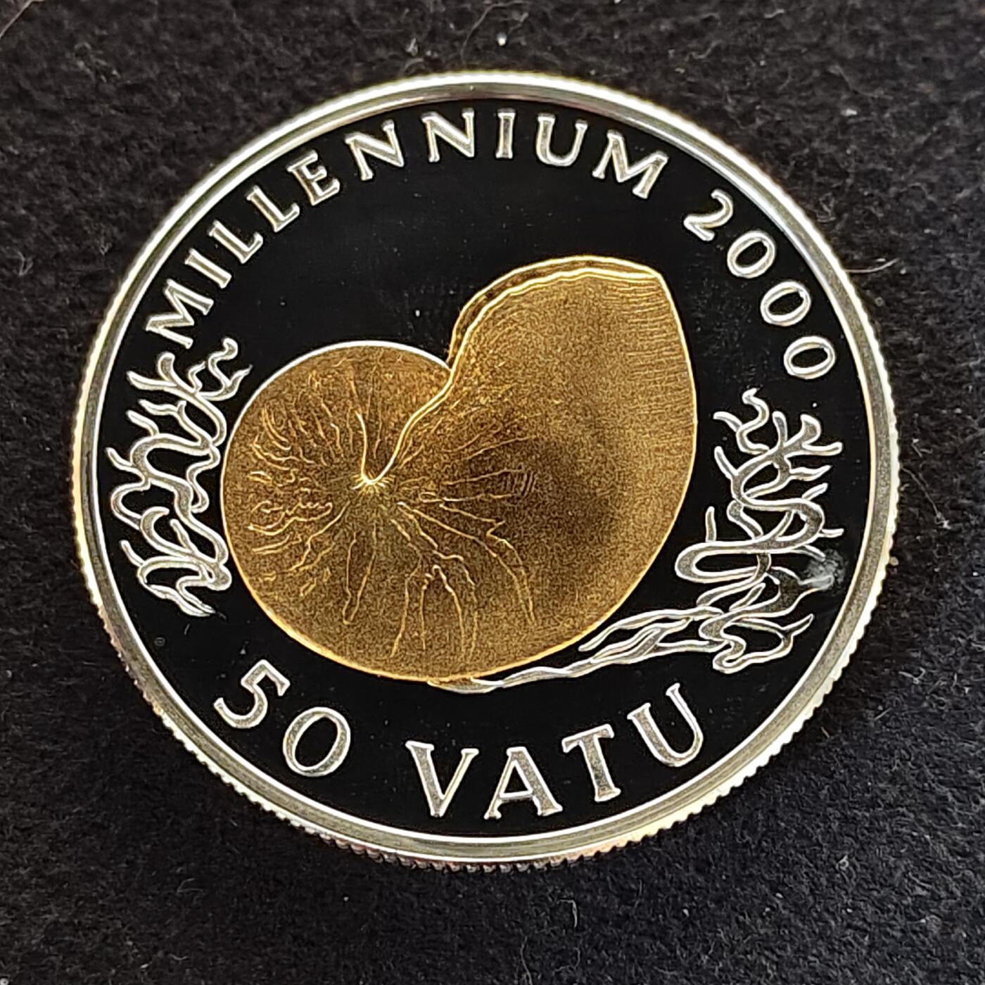 【全场包邮】纯粹捡漏拍491场（免费代拍第28场） 瓦努阿图1998年50瓦图千禧年镀金精制克朗型（38.61毫米38.47克）纪念银币