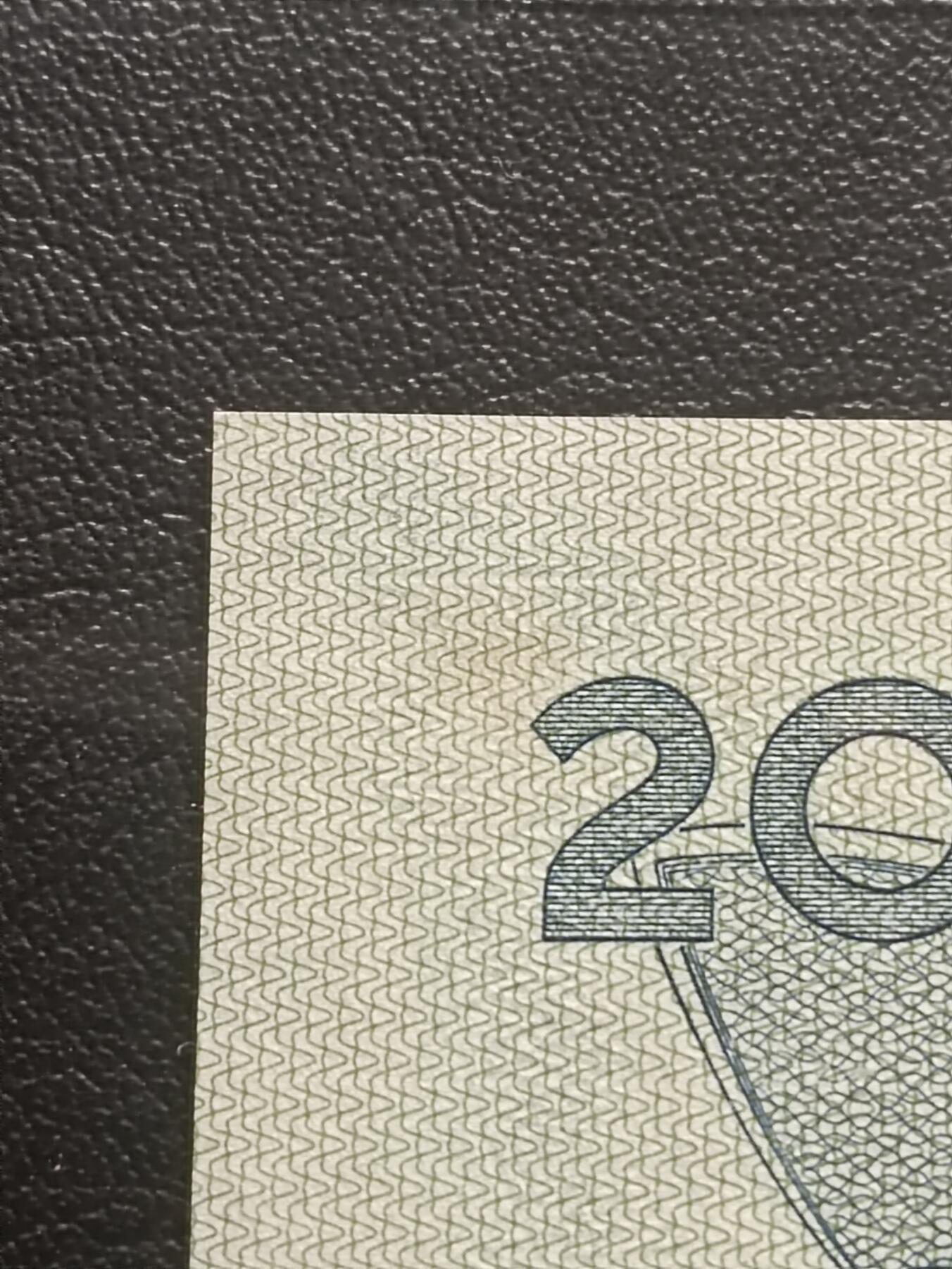 2026首期，总第211期 英属东非1961年20先令UNC背面左上极轻微黄，青年大皇冠女王，稀有的中高面值