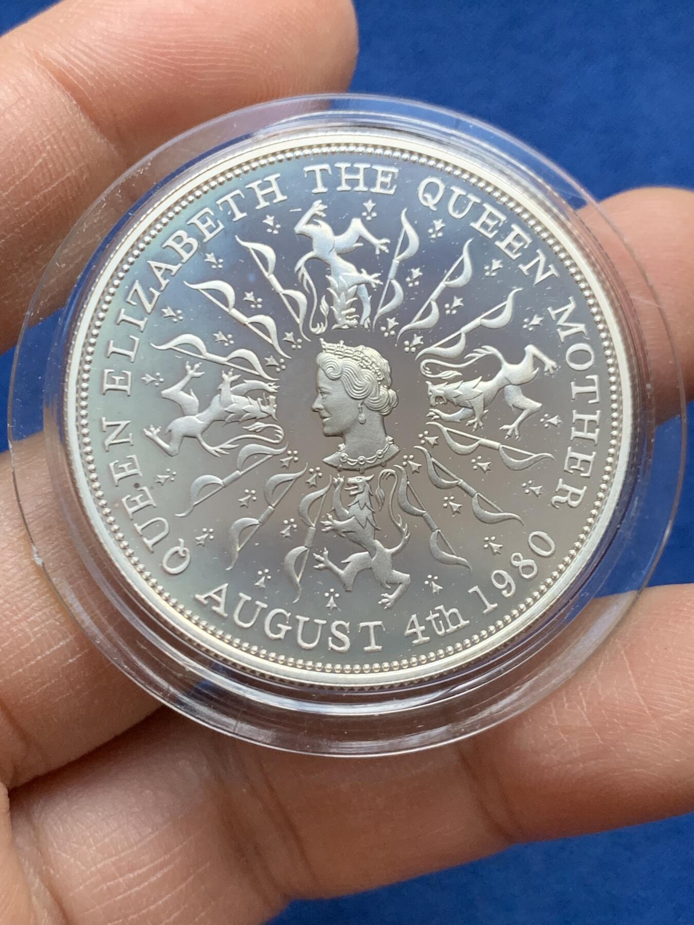 《竞宝斋》第452场 周日，周一 2场连拍 （全场包邮，欢迎送拍） 英国1980年女王母亲80岁大寿25便士克朗型纪念银币