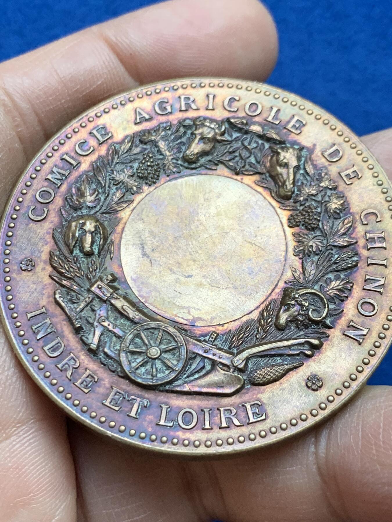 《竞宝斋》第452场 周日，周一 2场连拍 （全场包邮，欢迎送拍） 法国上世纪农业奖章，高浮雕，直径：50.5mm，重量：61.4克。