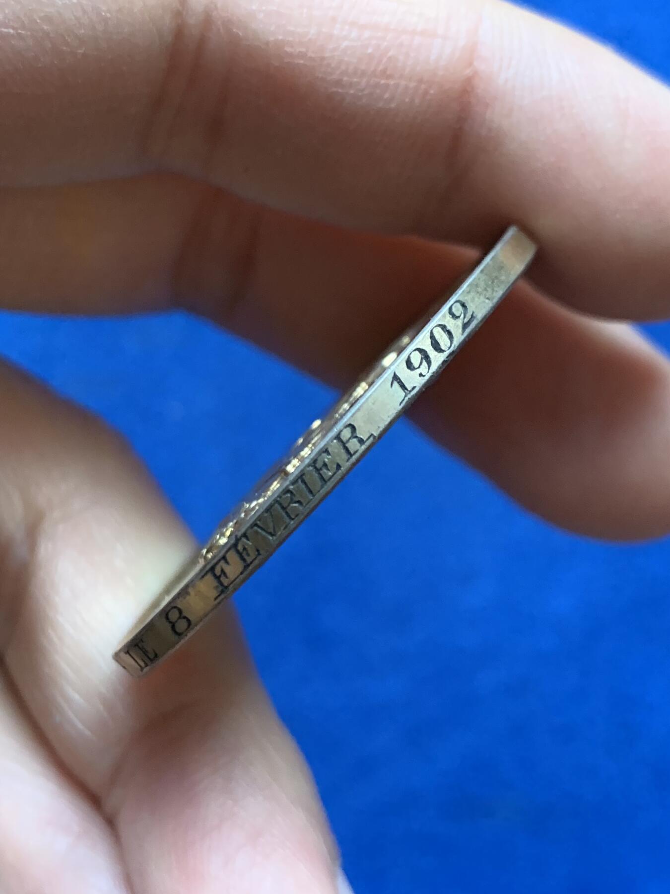 《竞宝斋》第452场 周日，周一 2场连拍 （全场包邮，欢迎送拍） 法国1902年结婚纪念镀金银章 大版 39MM 25.45g 丰饶角银标 刻花漂亮