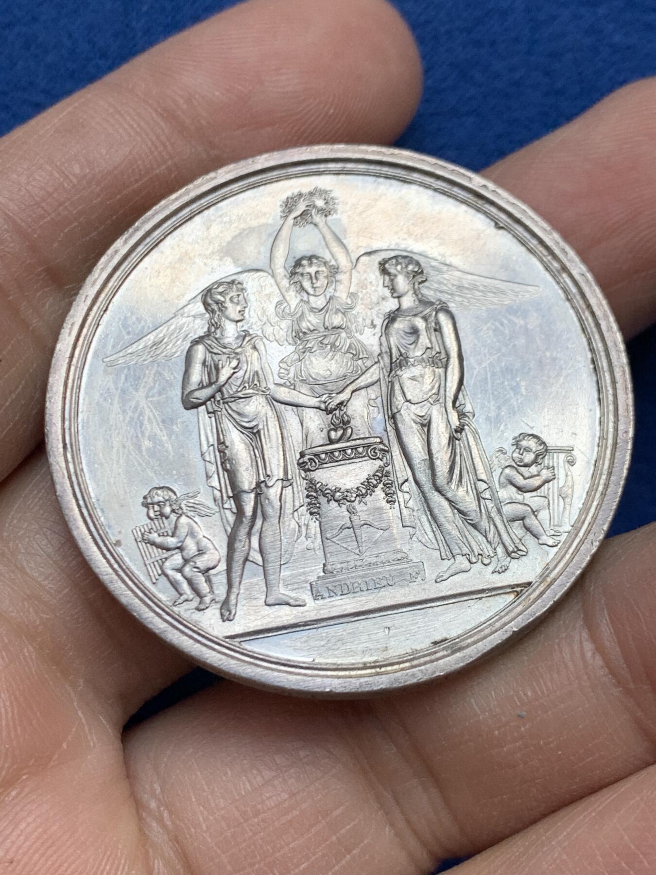 《竞宝斋》第452场 周日，周一 2场连拍 （全场包邮，欢迎送拍） 法国1811年婚礼纪念章 结婚银章 少见品种 41.5MM 33g 早期无边铭