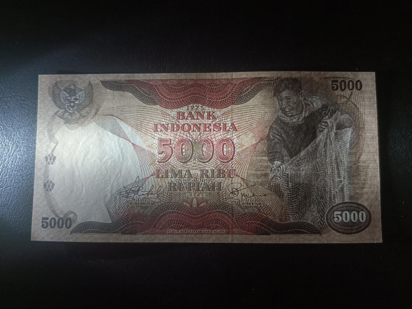 2026首期，总第211期 印度尼西亚1975年5000卢比UNC-，少见的次高面值，传统捕鱼