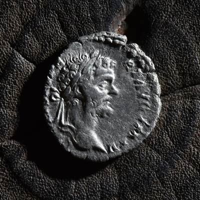 【良泉】第45期【直播场】1月15日晚19.30点开拍！ 208组，西方古代钱币、丝路古珠杂项专场 - 公元195年【古罗马】塞普提米乌斯·塞维鲁，背胜利女神，铭文ARAB ADIAB COS II P P（征服阿拉伯，征服阿迪亚贝尼，第二次担任执政官，国父）第纳尔银币，2.14克