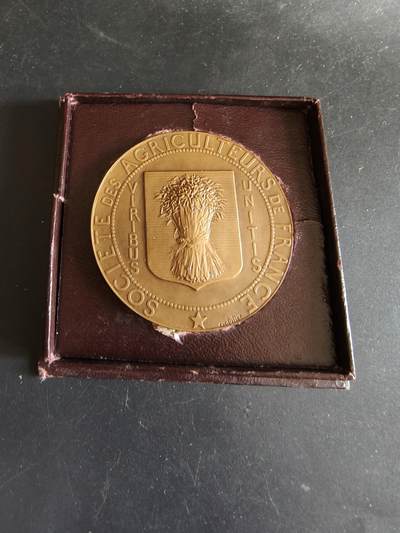 老王徽章第172期 - 法国农业委员会大铜章    原盒    直径50mm   重量61.9g
