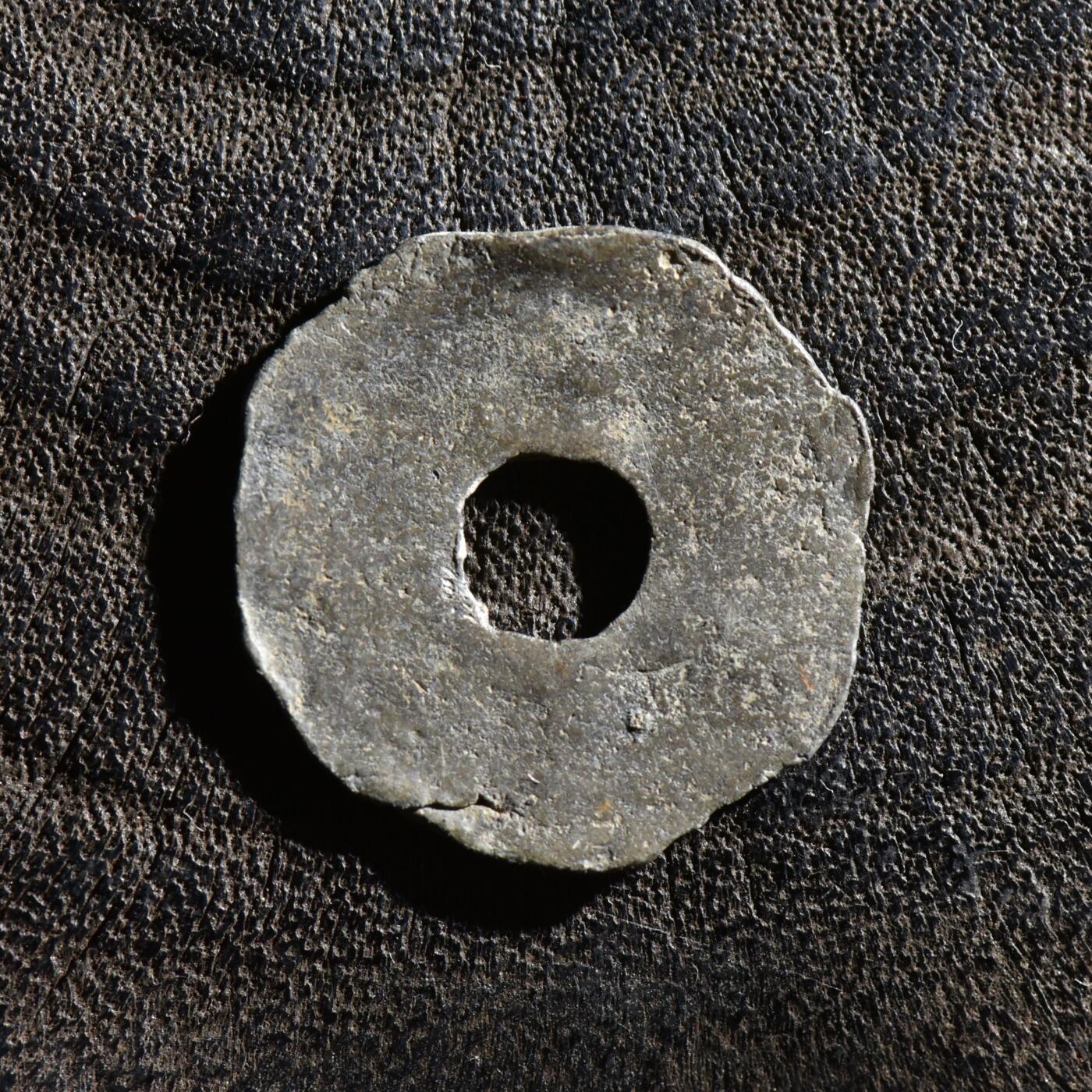 【良泉】第45期【直播场】1月15日晚19.30点开拍！ 208组，西方古代钱币、丝路古珠杂项专场 17-18世纪【海上丝绸之路】东南亚【八角】锡钱，0.95克