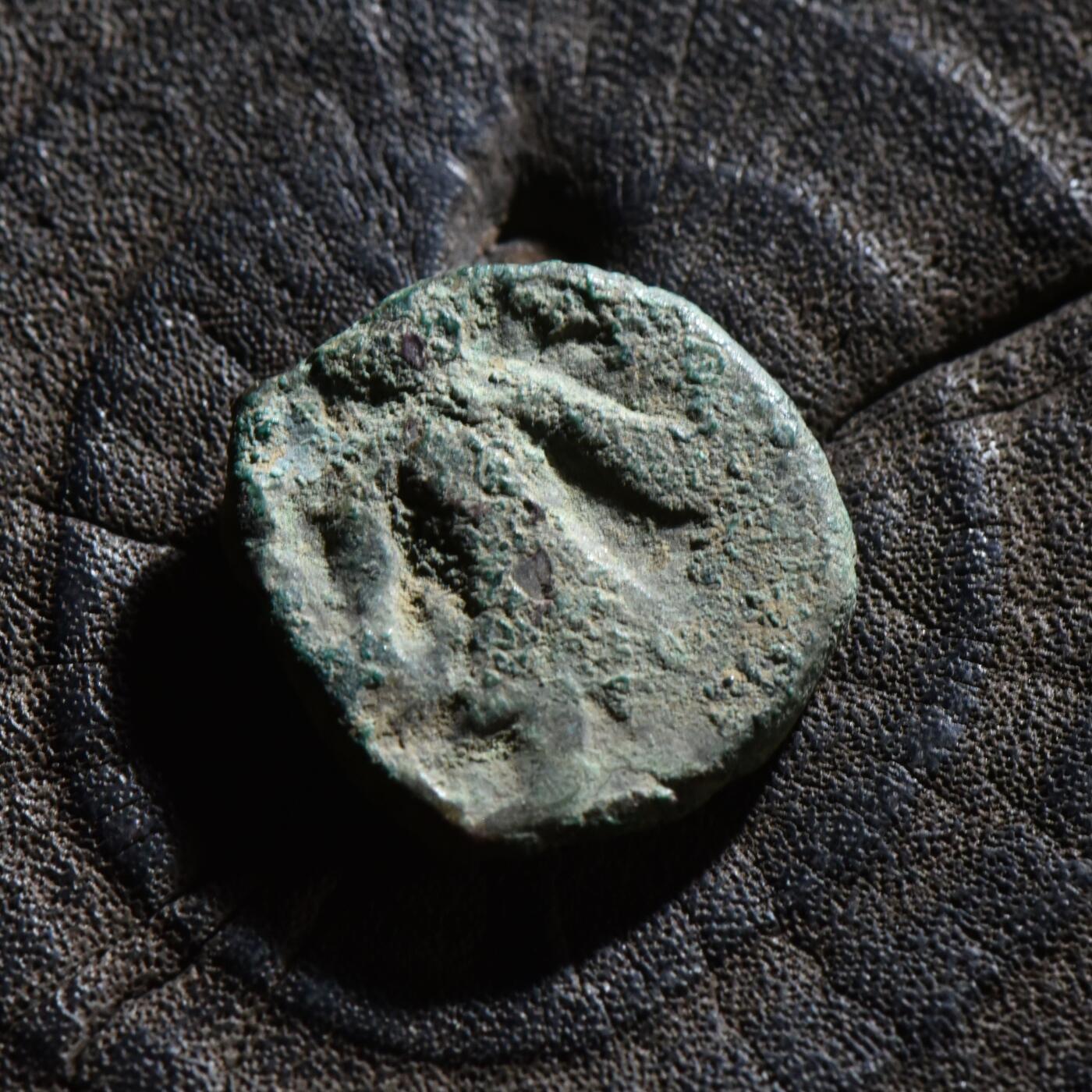 【良泉】第45期【直播场】1月15日晚19.30点开拍！ 208组，西方古代钱币、丝路古珠杂项专场 公元247-267年【古印度】贵霜，婆湿色伽“湿婆瘤牛”铜币，6.35克