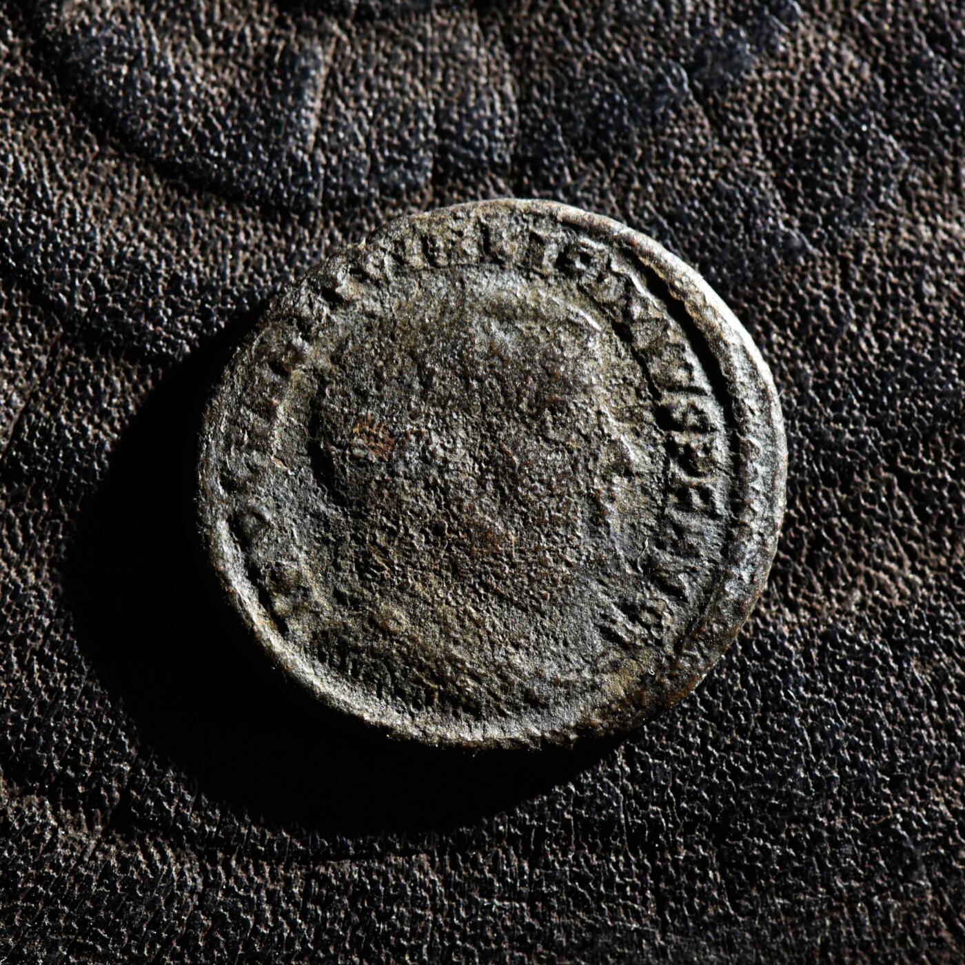 【良泉】第45期【直播场】1月15日晚19.30点开拍！ 208组，西方古代钱币、丝路古珠杂项专场 公元318-320年【古罗马】李锡尼二世“朱庇特持胜利女神”洗银富力铜币，尼科墨底亚造币厂，2.46克