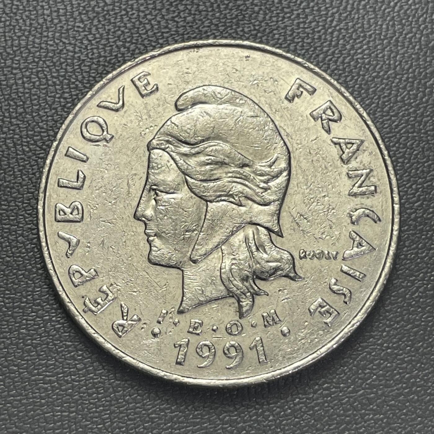 回流1228 法属新喀里多尼亚1991年50法郎 原住民传统茅屋/玛丽安娜