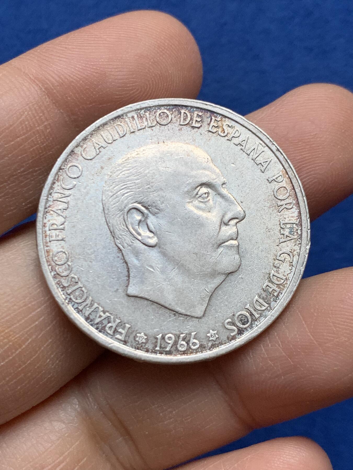 《竞宝斋》第452场 周日，周一 2场连拍 （全场包邮，欢迎送拍） 西班牙 1966年 弗朗西斯科·佛朗哥 100比塞塔 银币