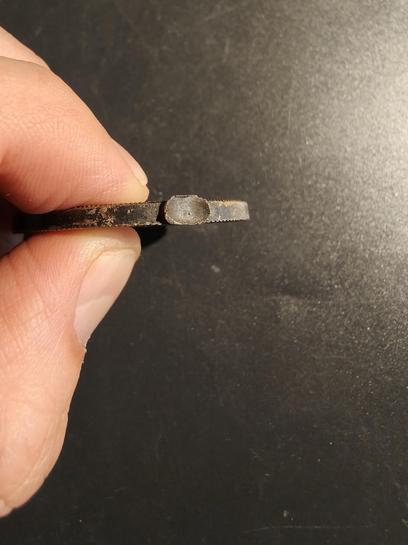 老王徽章第172期 法国国王亨利二世纪念章      上挂断裂