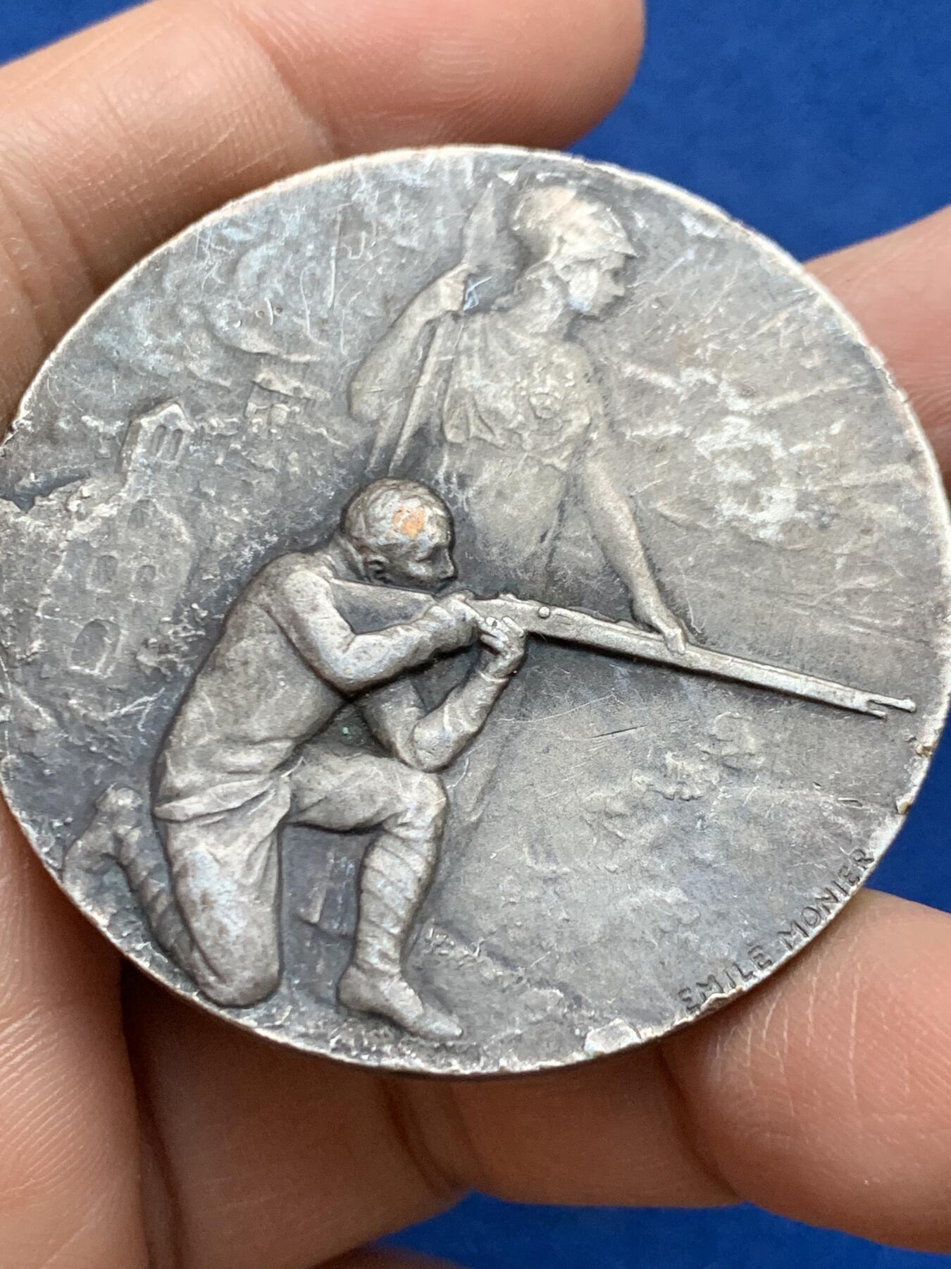 《竞宝斋》第452场 周日，周一 2场连拍 （全场包邮，欢迎送拍） 法国射击比赛镀银铜章 52.55克 49mm 三角铜标