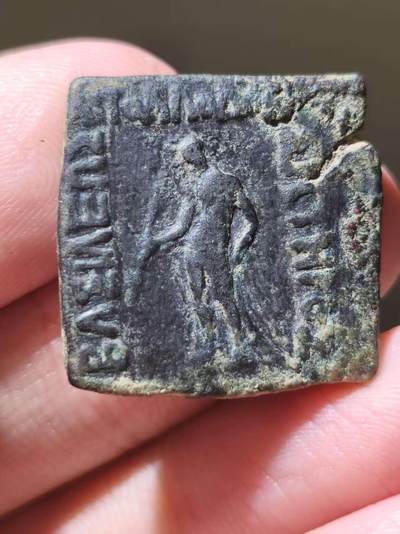 星盘世界钱币2026一月十日新年古典精品大拍 精彩纷呈 - 精品！印度希腊阿波罗多托斯一世方形大铜币9.38g， 我个人认为这个人应该是德米特里手底下一个小头头之类的，后来独立建国了相当于，不过，这一段历史非常乱，所以这种钱币是非常重要的历史研究资料，本品非常漂亮，铭文清晰，图案全美