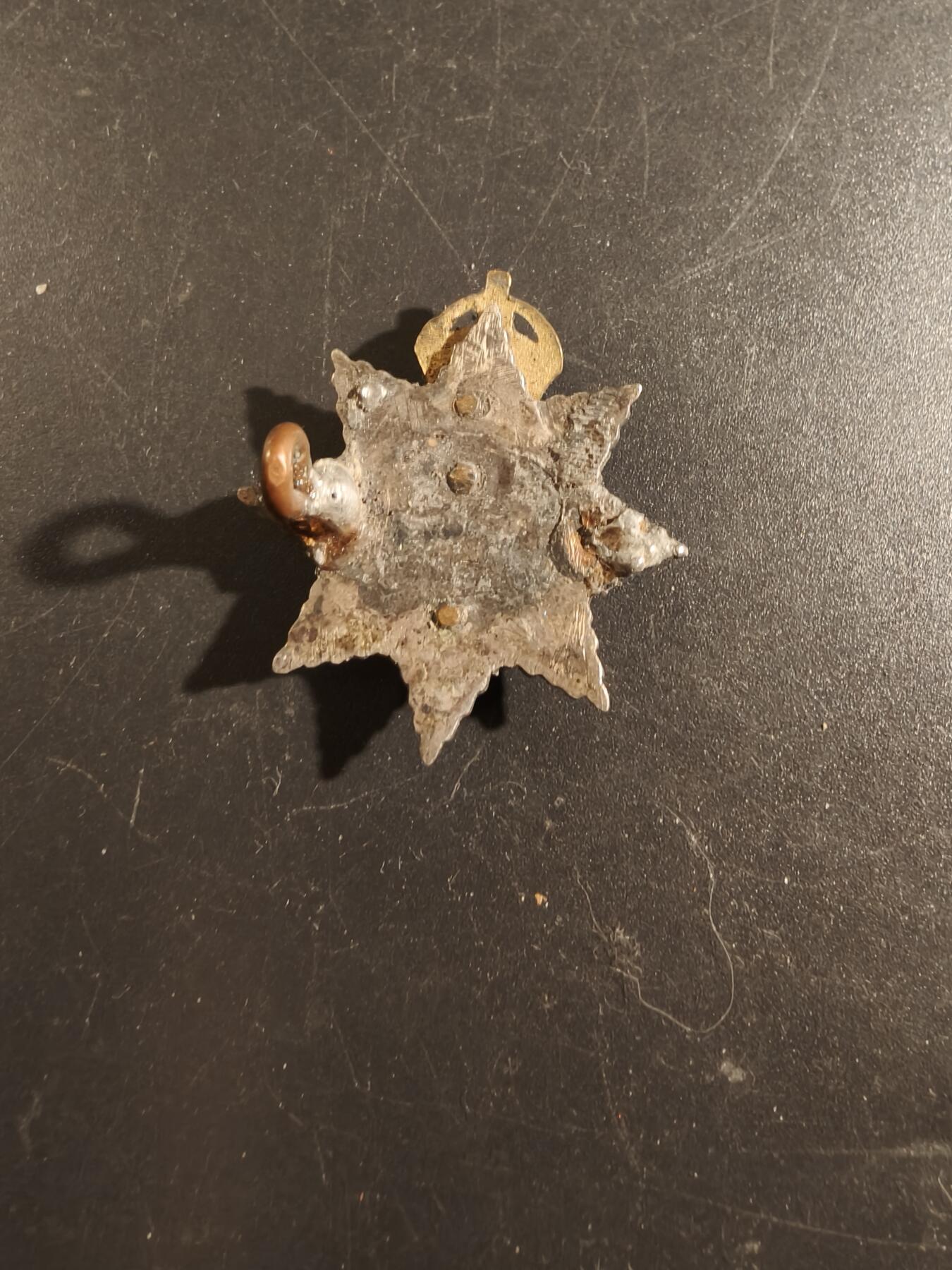 老王徽章第172期 英国东萨里步兵团领章    一战时期