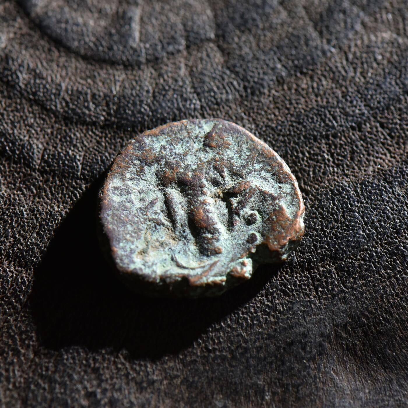 【良泉】第45期【直播场】1月15日晚19.30点开拍！ 208组，西方古代钱币、丝路古珠杂项专场 公元330-350年【萨珊-犍陀罗】沙普尔二世，犍陀罗地区打制铜币，3.32克