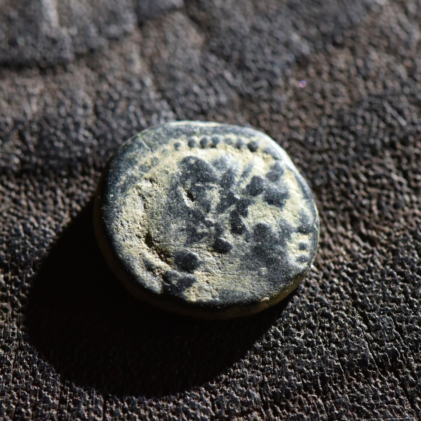 【良泉】第45期【直播场】1月15日晚19.30点开拍！ 208组，西方古代钱币、丝路古珠杂项专场 【沙漠坑 黑漆古】公元前1世纪【古希腊】【塞琉古】阿波罗铜币，1.55克