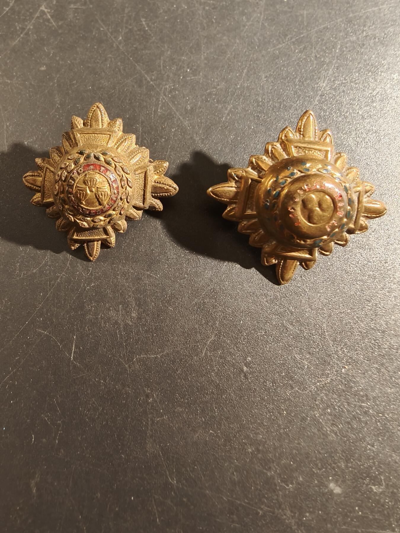 老王徽章第172期 英国巴斯星军衔配饰一组2枚     一战时期