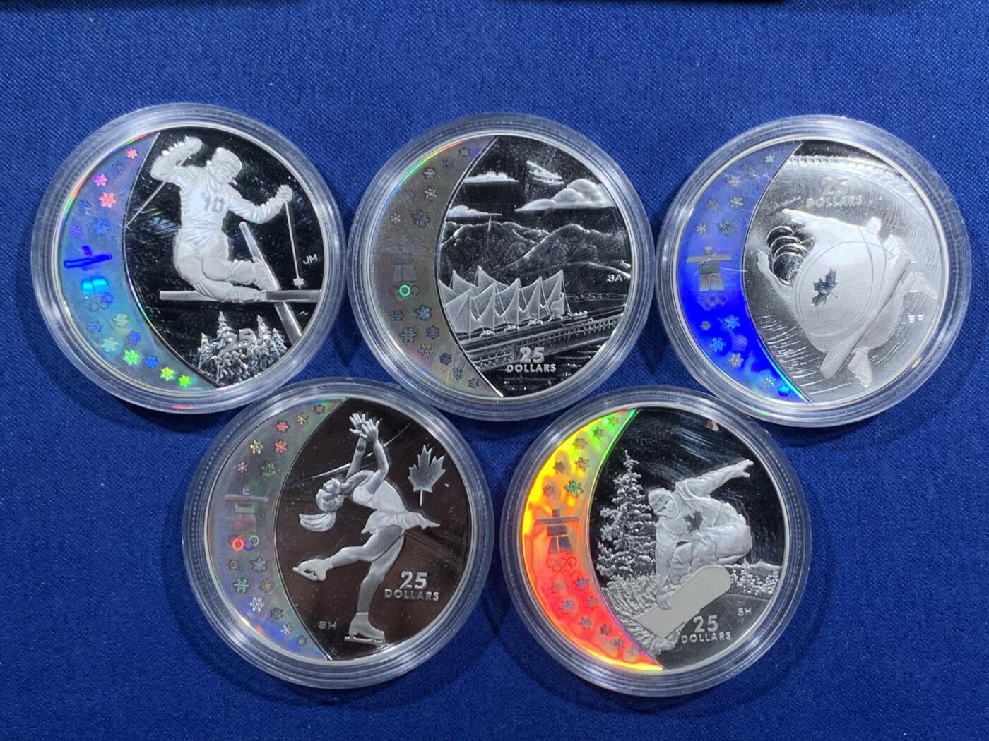 《竞宝斋》第452场 周日，周一 2场连拍 （全场包邮，欢迎送拍） 加拿大2010年25元X5精制幻彩银币套 温哥华冬奥会 约27.7克X5枚 925银 盒证全