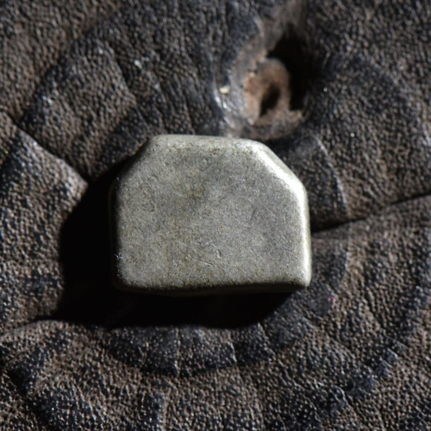 【良泉】第45期【直播场】1月15日晚19.30点开拍！ 208组，西方古代钱币、丝路古珠杂项专场 公元前3世纪【古印度】孔雀王朝，阿育王！1卡夏帕银币，2.83克