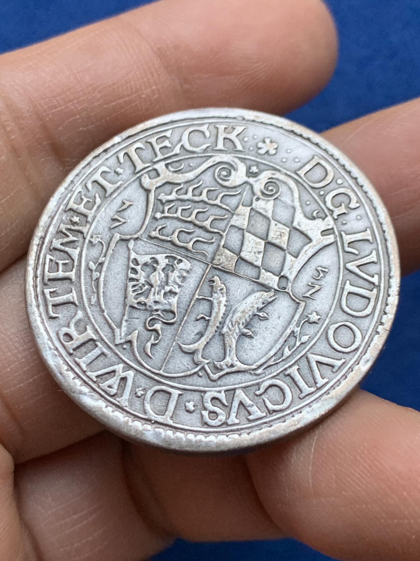 《竞宝斋》第452场 周日，周一 2场连拍 （全场包邮，欢迎送拍） 德国符腾堡，后铸纯银章，60克洛泽，原型是1572年，虔诚者路德维希二世 25克 36.6mm