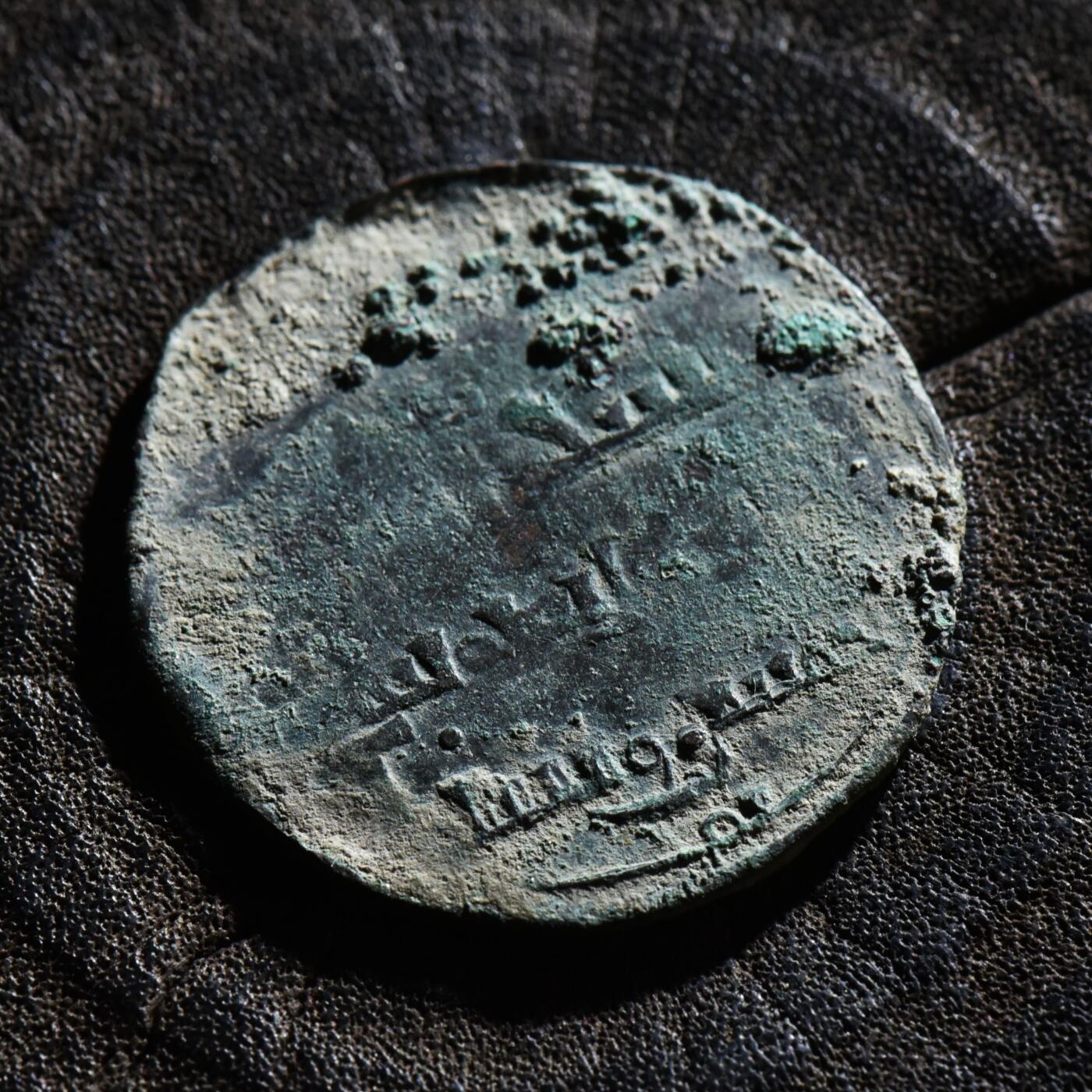 【良泉】第45期【直播场】1月15日晚19.30点开拍！ 208组，西方古代钱币、丝路古珠杂项专场 【美品】公元1250-1260年【蒙古帝国】元代·察合台汗，摄政太后兀鲁忽乃，匿名镀银铜质第尔汗，4.55克