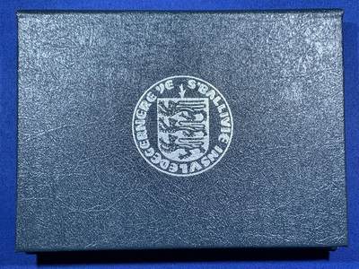 《竞宝斋》第452场 周日，周一 2场连拍 （全场包邮，欢迎送拍） - 根西岛1989年精制套币 册装 英国皇家造币厂出品 包含2镑纪念币  品相好