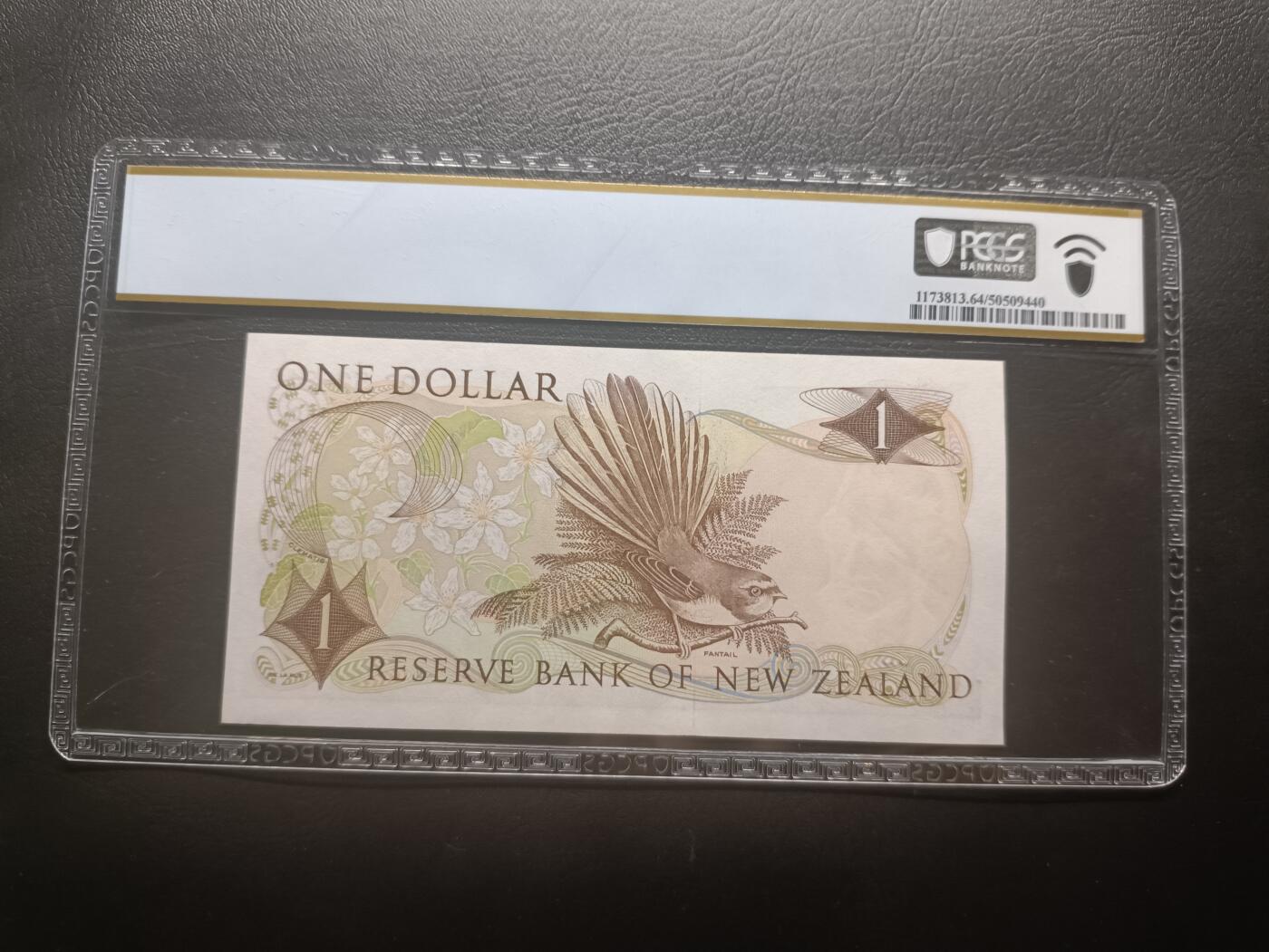 2026首期，总第211期 新西兰1968版1元PCGS白标64ppq，珍珠冠女王和扇尾鸟