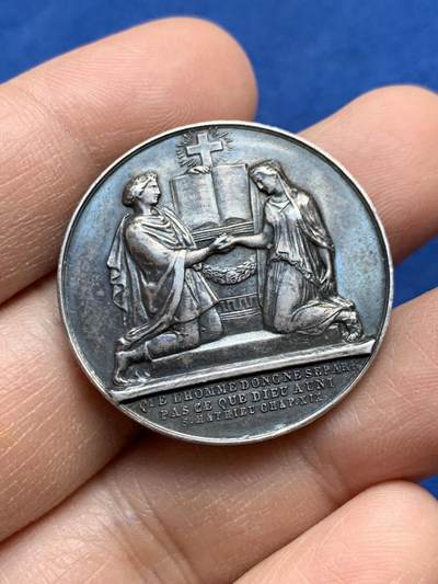 《竞宝斋》第452场 周日，周一 2场连拍 （全场包邮，欢迎送拍） - 法国1856年婚礼纪念章 结婚银章 31.7MM 13.65g 手指边铭