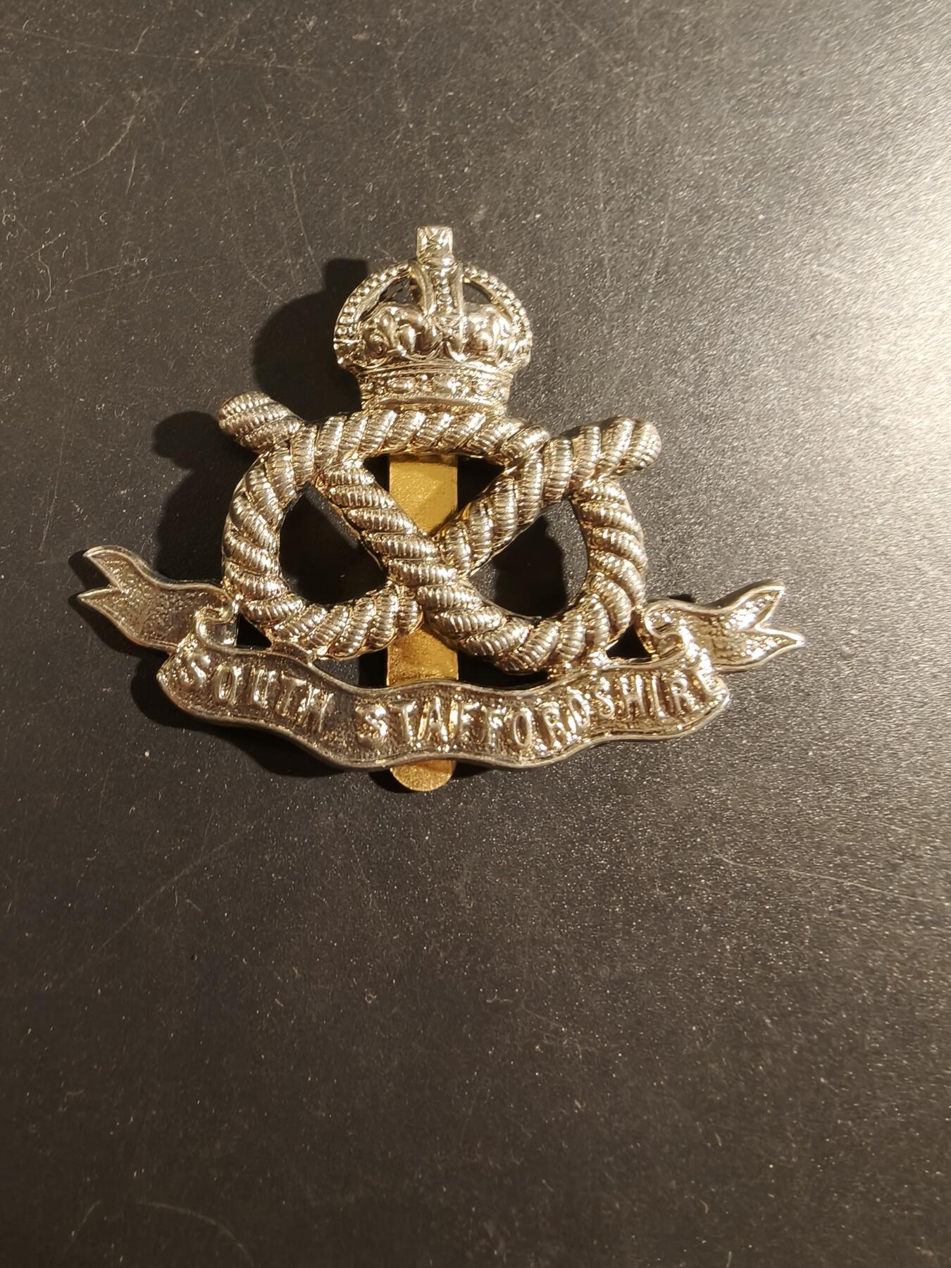 老王徽章第172期 英国南斯塔福德步兵团帽徽    二战时期