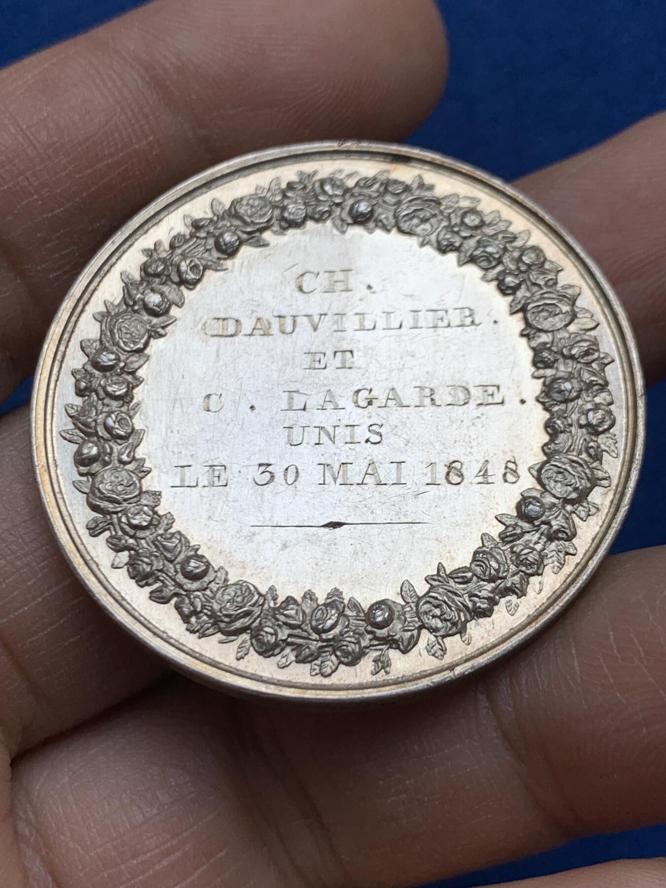 《竞宝斋》第452场 周日，周一 2场连拍 （全场包邮，欢迎送拍） 法国1848年婚礼纪念章 结婚银章 少见品种 39MM 24.15g 手指银标