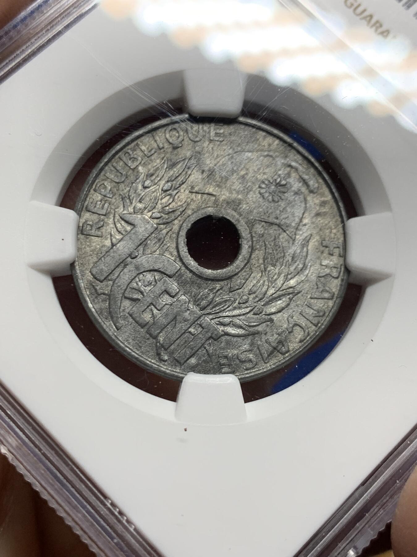 《竞宝斋》第452场 周日，周一 2场连拍 （全场包邮，欢迎送拍） NGC MS63 法属印支1941花帽1分锌币 保存非常难得