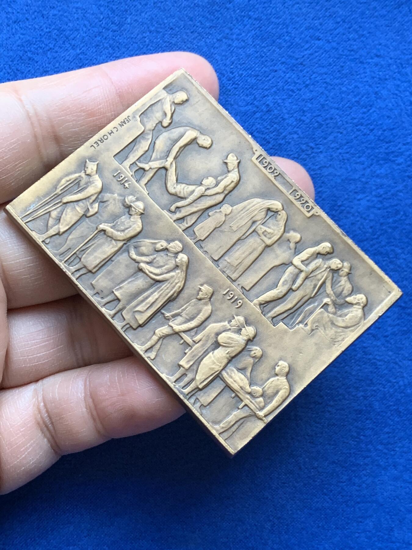 《竞宝斋》第452场 周日，周一 2场连拍 （全场包邮，欢迎送拍） 1921年名家让·肖雷尔作 法国政治家朱斯坦·戈达尔纪念方型大铜章 85.35克 47.2*65mm 三角铜标