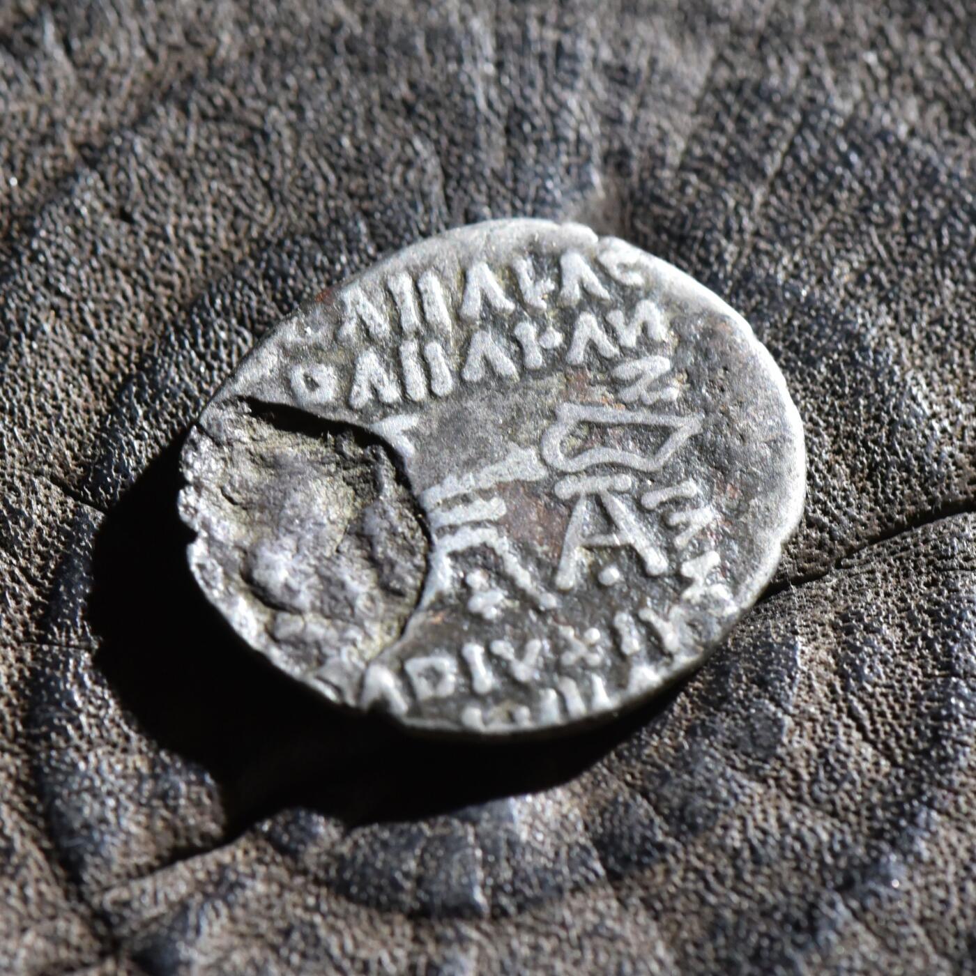 【良泉】第45期【直播场】1月15日晚19.30点开拍！ 208组，西方古代钱币、丝路古珠杂项专场 【藏家出品A】公元105-147年，帕提亚帝国，沃洛加西斯三世，一德拉克马银币，3.05克