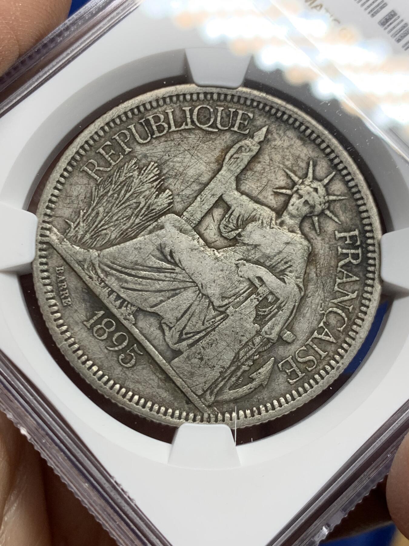 《竞宝斋》第452场 周日，周一 2场连拍 （全场包邮，欢迎送拍） NGC VFD 法属印支1895A坐洋1皮亚斯特银币 加重版