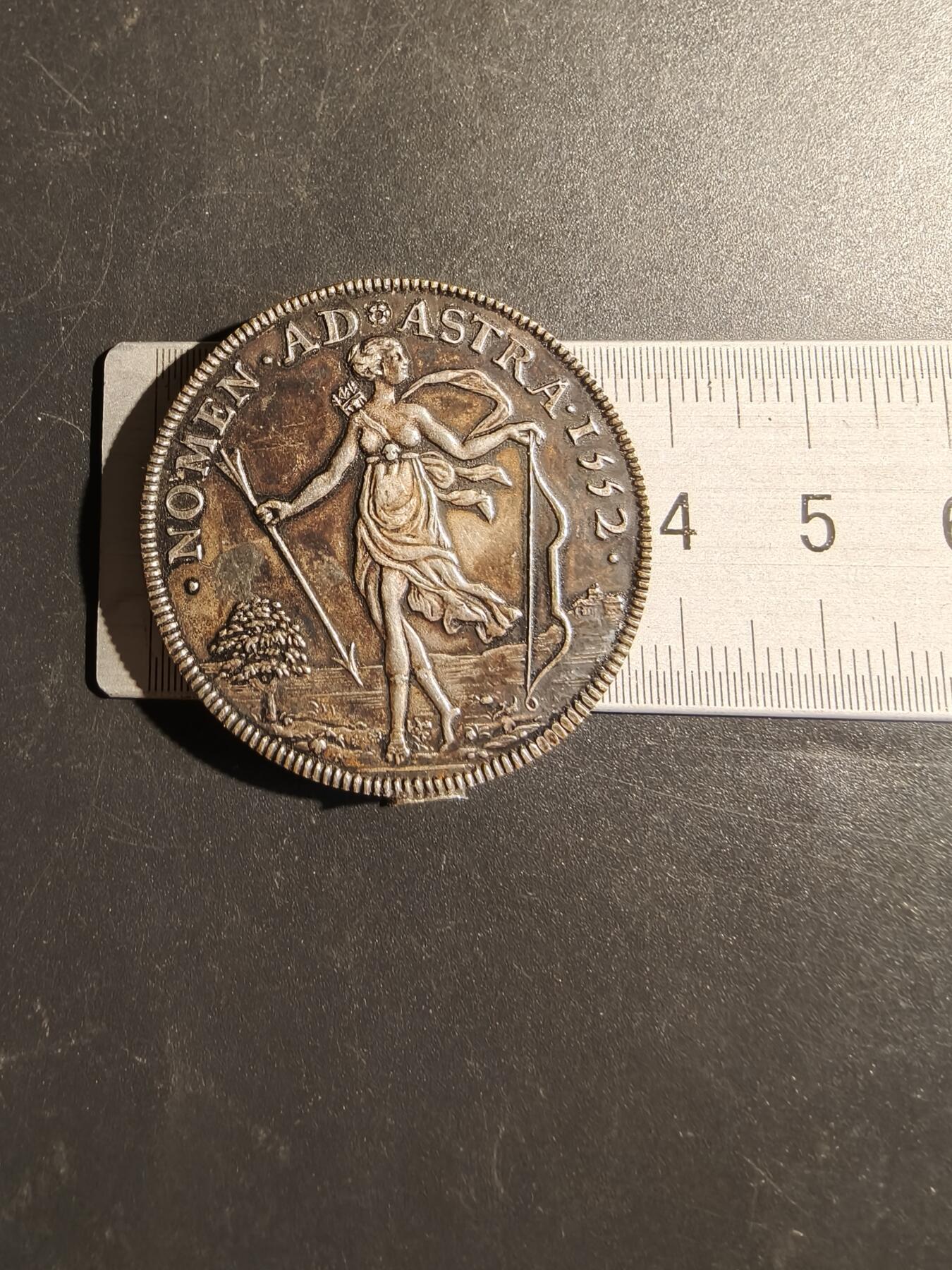 老王徽章第172期 法国国王亨利二世纪念章      上挂断裂