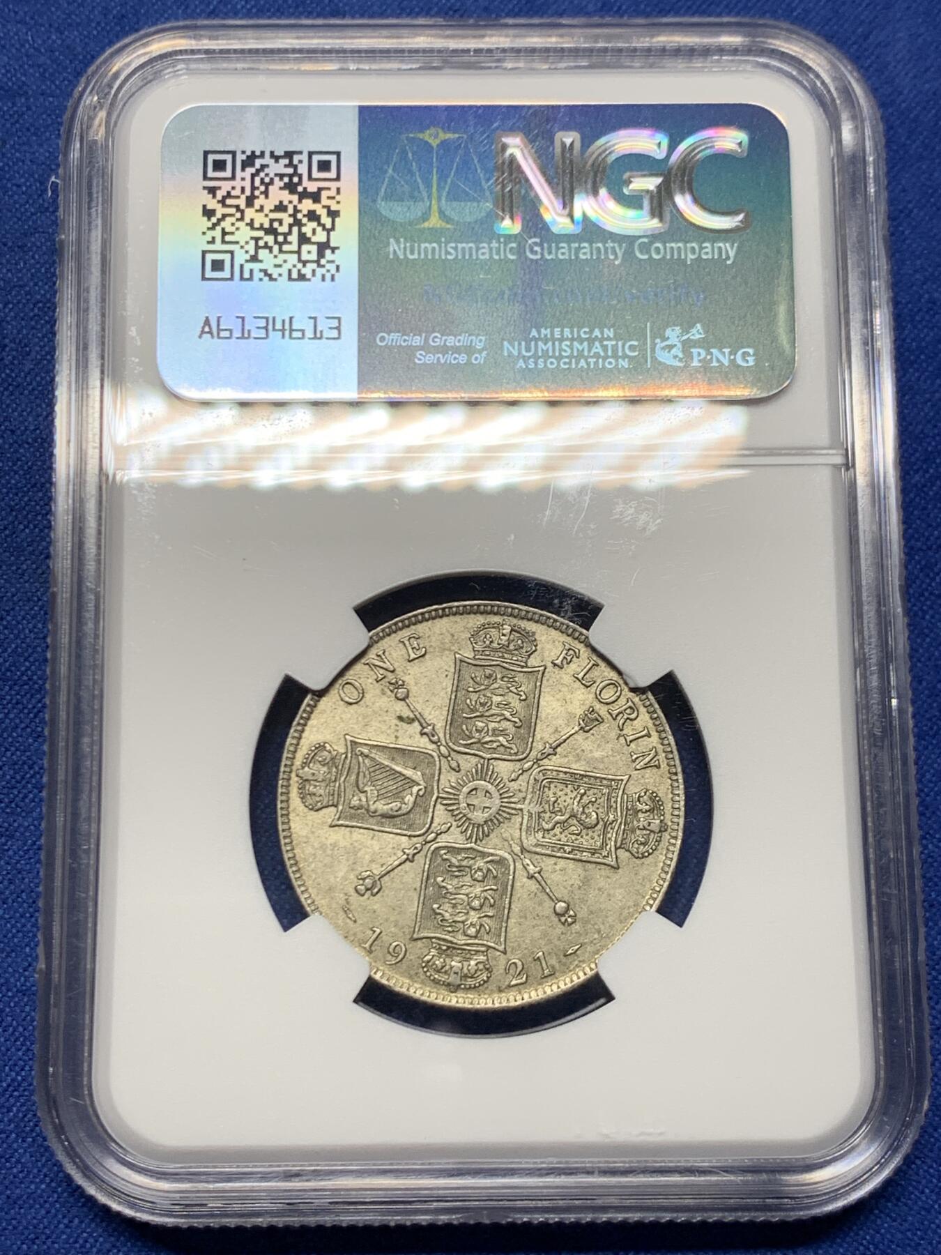 《竞宝斋》第452场 周日，周一 2场连拍 （全场包邮，欢迎送拍） NGC AU58 英国1921年乔治五世弗洛林银币，未流通淡包浆好品，乔五中期弱打非常严重，这枚状态不错。