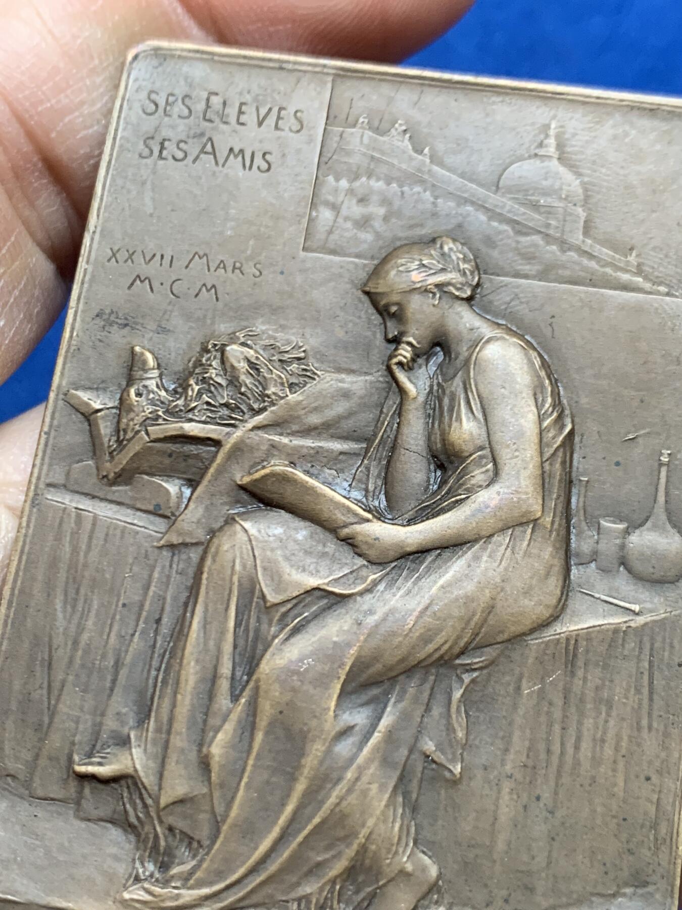 《竞宝斋》第452场 周日，周一 2场连拍 （全场包邮，欢迎送拍） 名家奥斯卡罗蒂1901年作 法国内科临床学教授雅克·拉斐尔方型纪念铜章 56.15克 42*59mm 丰饶角铜标