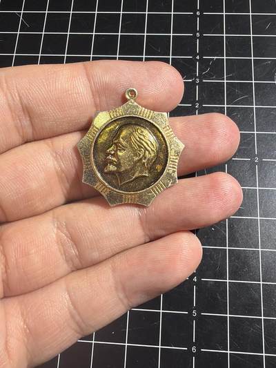 古冰库章牌勋赏收藏0起拍卖 列宁小徽章