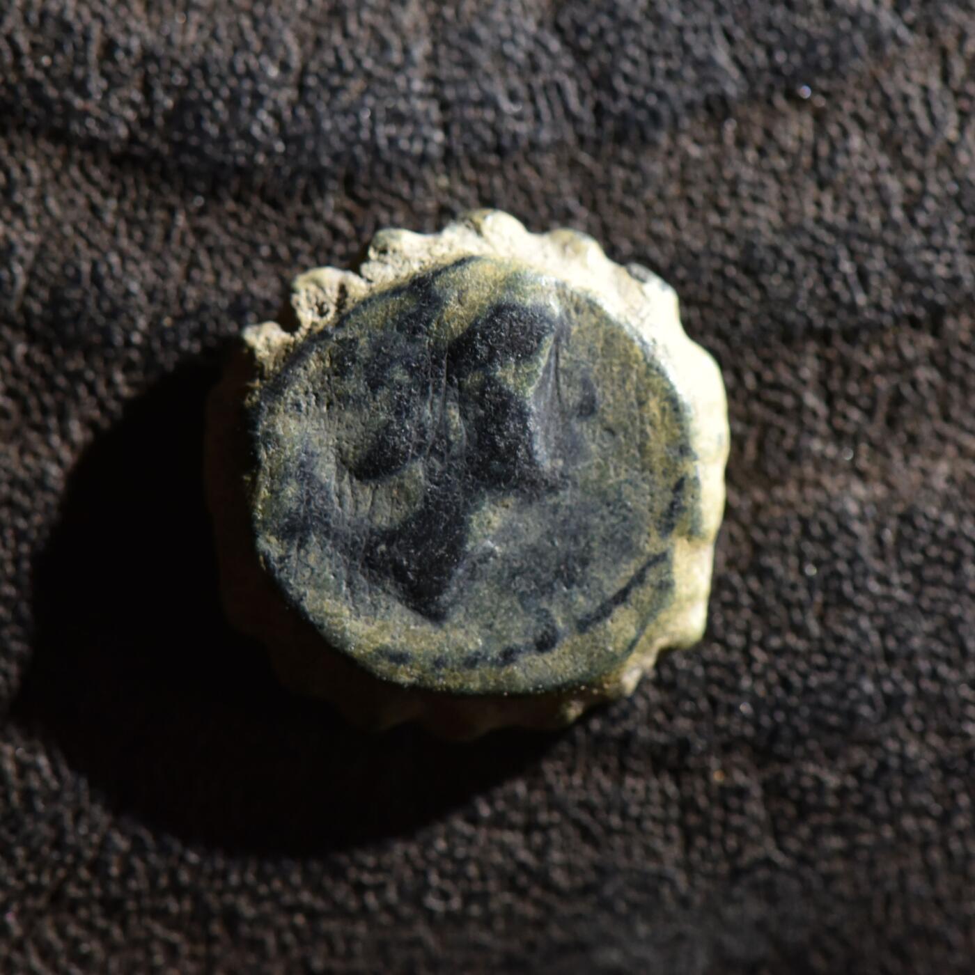 【良泉】第45期【直播场】1月15日晚19.30点开拍！ 208组，西方古代钱币、丝路古珠杂项专场 公元前3-2世纪【古希腊】塞琉古帝国，阿波罗坐像，齿状边小铜币，2.51克