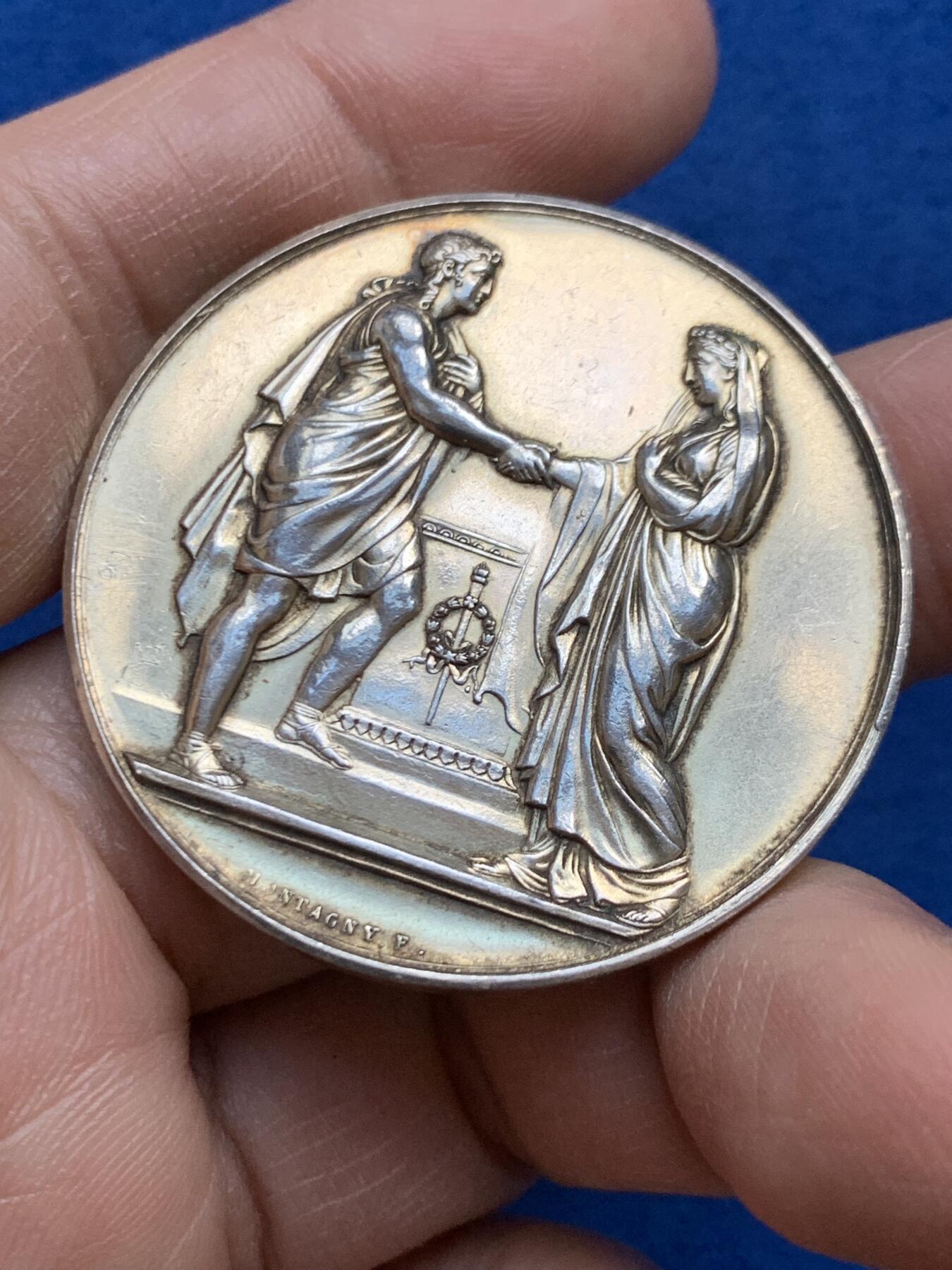 《竞宝斋》第452场 周日，周一 2场连拍 （全场包邮，欢迎送拍） 法国婚礼结婚纪念镀金银章 大版 刻花很漂亮 41.3MM 32.15g 丰饶角银标