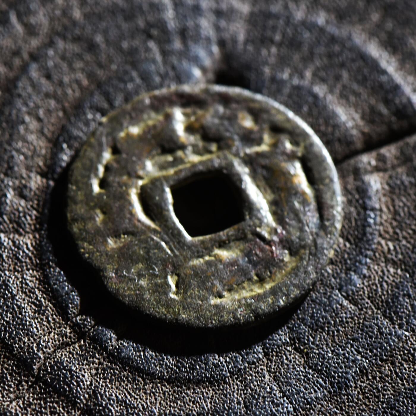 【良泉】第45期【直播场】1月15日晚19.30点开拍！ 208组，西方古代钱币、丝路古珠杂项专场 公元8世纪【粟特】突骑施铜币，标准样，3.48克